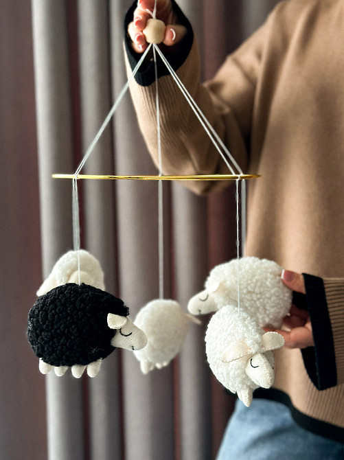 Мобіль на ліжечко для немовлят Овечки букле Київ - фото 1