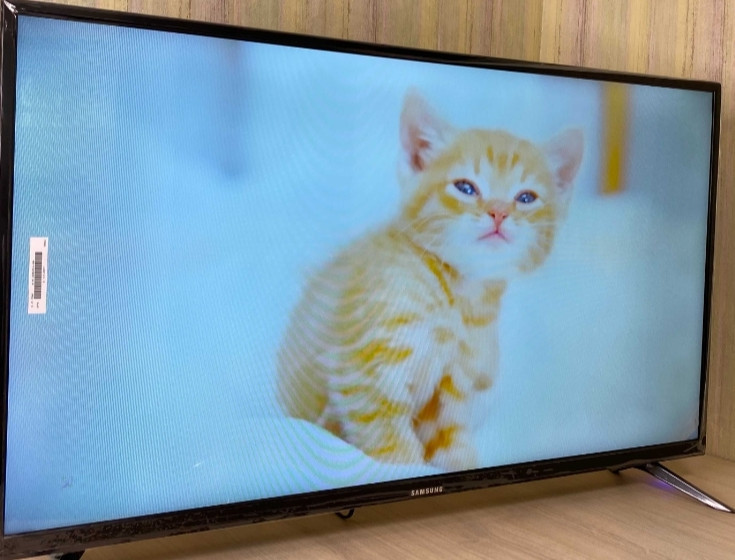 Тонкий Телевизор: Samsung Smart TV, 42