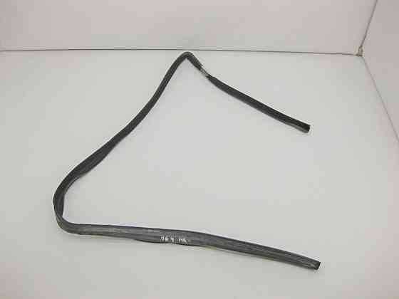 Mercedes-Benz  A1647250425 Ущільнювач опускного скла передніх правих дверей ML W164 GL X164 Одеса