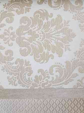 Шпалери вінілові на флізеліні Rasch Trianon Xlll 0.53х10 класика під текстиль вензель завитки золотом на білому Київ