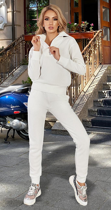 Молочный прогулочный костюм (42) Киев - изображение 2