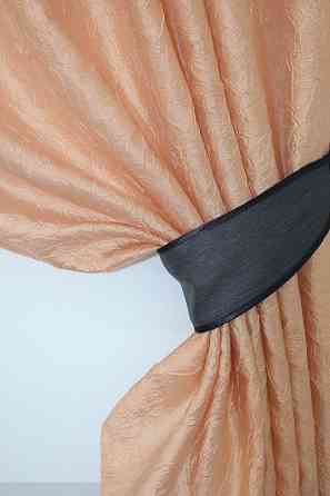 Кухонні штори VR-Textil № 073к з ламбрекеном і підхватами персиковий з сіро-синім 290х170 см (52-0149) Київ