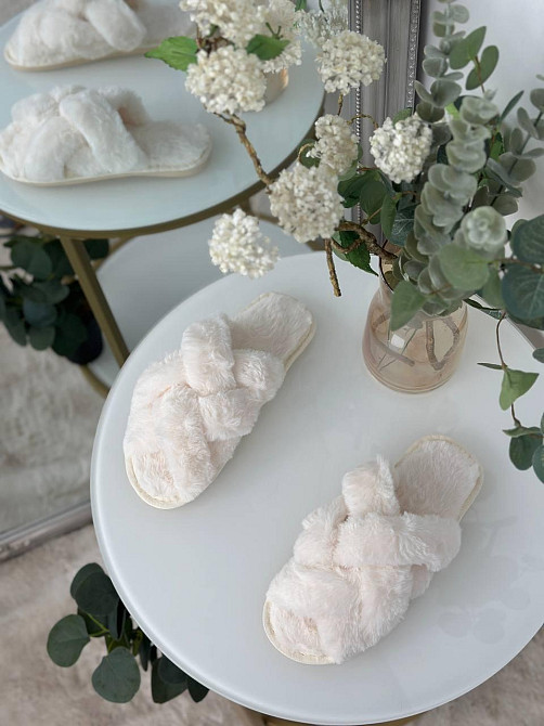 Хутряні Тапочки кімнатні з Відкритим Носком домашні Тапулі Пухнасті з Хутром із палітуркою теплі молочні Одеса - фото 6