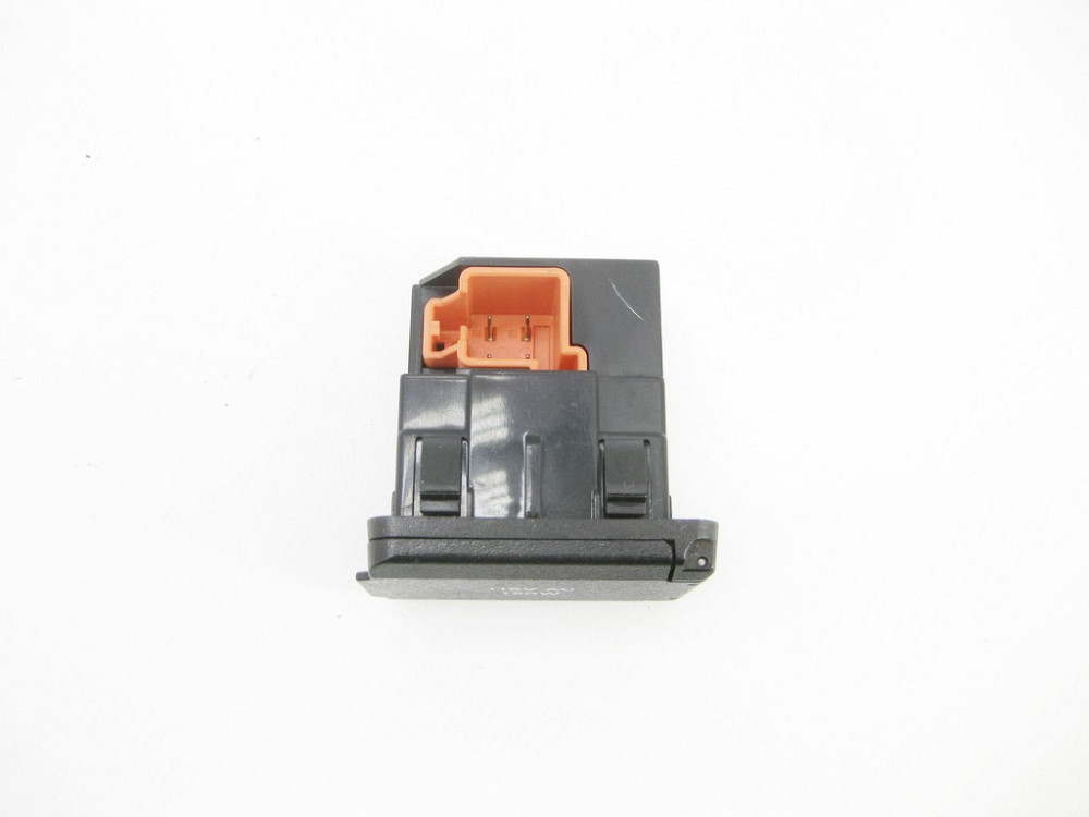 Mercedes-Benz  A0008206251 Розетка 115V під заднім сидінням праворуч GLC Coupe C253 GLC X253 C-class W204 Одеса - фото 3