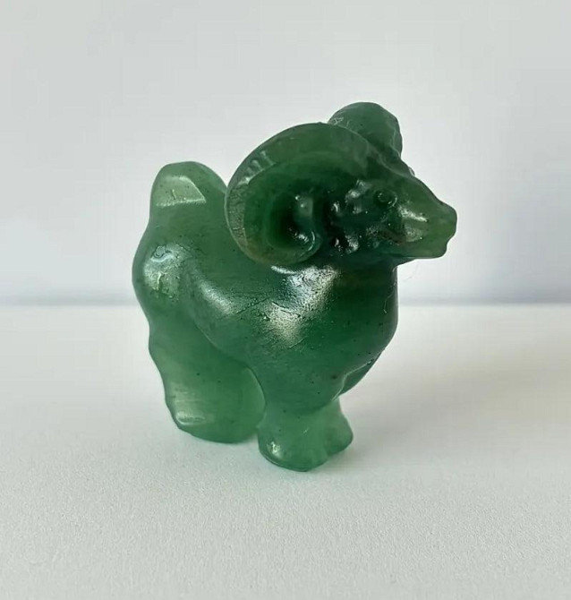 Баран з натурального каменю зеленого авантюрину 40 мм, сувенір із авантюрину, оберіг із натурального Київ - фото 1