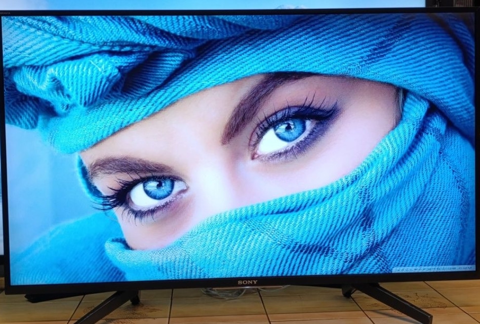 Телевизор SONY 43