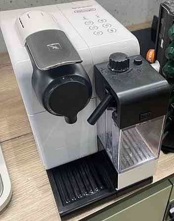 Кофемашина Delonghi Lattissima touch EN500W. Киев