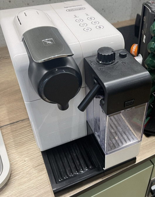 Кофемашина Delonghi Lattissima touch EN500W. Киев - изображение 4