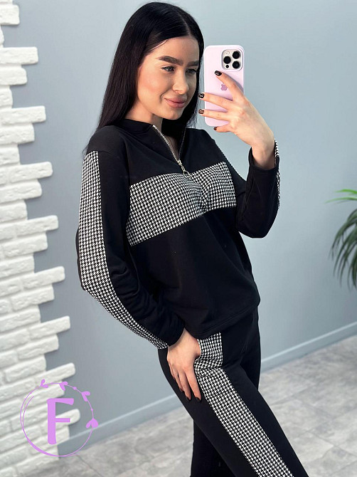 Демисезонный прогулочный костюм из трикотажа 