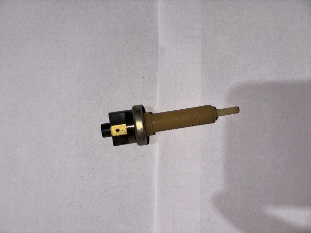 Выключатель стоп-сигнала ВАЗ, ГАЗ. 15.3720. Харьков - изображение 1