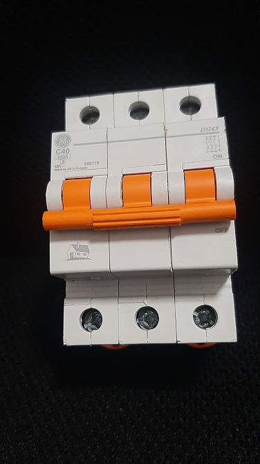Автоматичний вимикач DG103C50 C50 3P Луцк - изображение 1