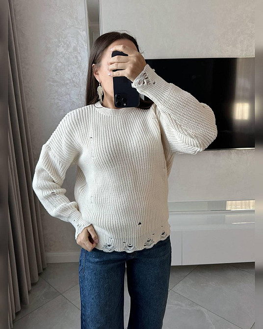 Жіночий затишний оверсайз светр з рваним ефектом машинна в'язка Одеса - фото 1