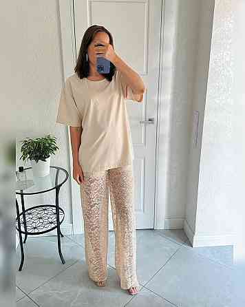 Женский романтичный и одновременно стильный костюм двойка: футболка и штаны софт + турецкий гипюр 48/52, Бежевый Одесса