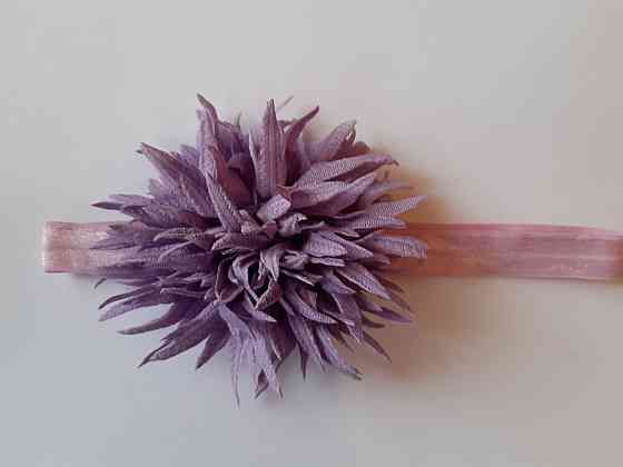 Дитяча красива пов'язка бузкова - окружність 38-60см, квітка 9см Київ