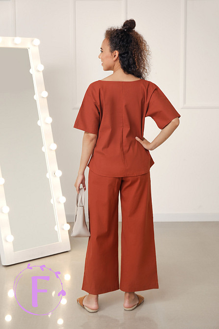 Женский костюм свободного кроя из натурального льна 