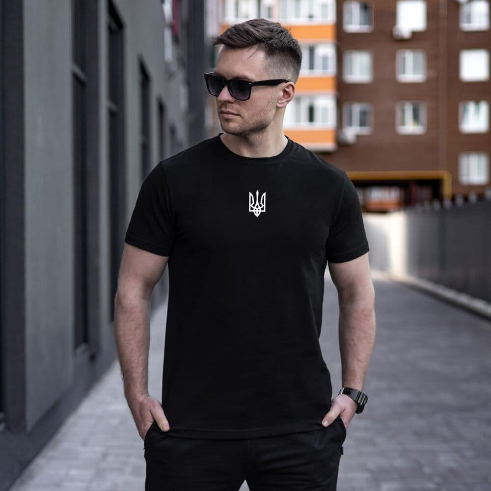Футболка мужская однотонная чёрная Pobedov Peremoga - наклейка Герб 4см біла Киев - изображение 1