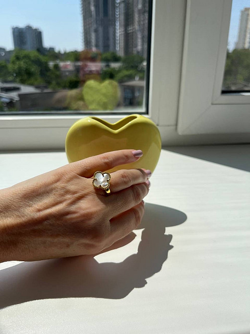 Van Cleef кольцо перламутр позолота 18 К / кольцо клевер белое в золоте Одесса - изображение 8