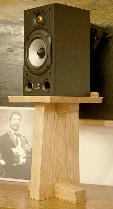 Стойка под акустику 