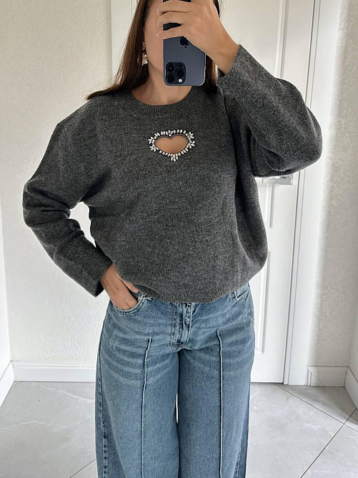 Женский свитер универсального размера с вырезом в виде сердца машинная вязка Антрацит Одесса - изображение 7