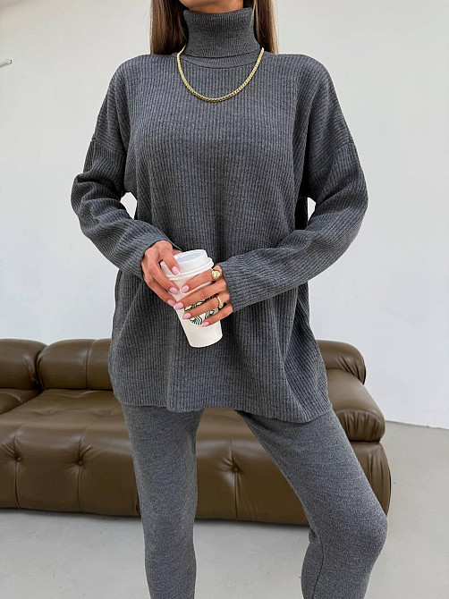 Женский прогулочный оверсайз костюм: свитер в рубчик оверсайз и лосины с эффектом утяжки вязка Графит Одесса - изображение 6