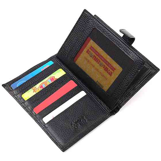 Вертикальное мужское портмоне с хлястиком из натуральной кожи KARYA 21195 Черный Киев