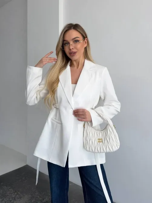 Женская куртка с ремнём и плечами — это базовый пиджак для стильного образа Одесса - изображение 9