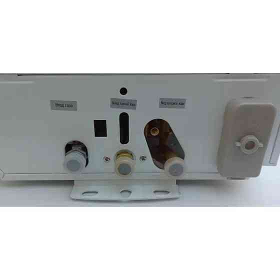 Газова колонка димохідна Aquaforce GPN10-2 чорне скло автоматичний газовий водонагрівач 10 л/хв розпал від батарейок Київ