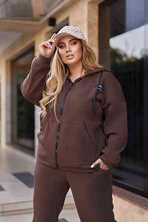 Женский спортивный костюм c нашивками 