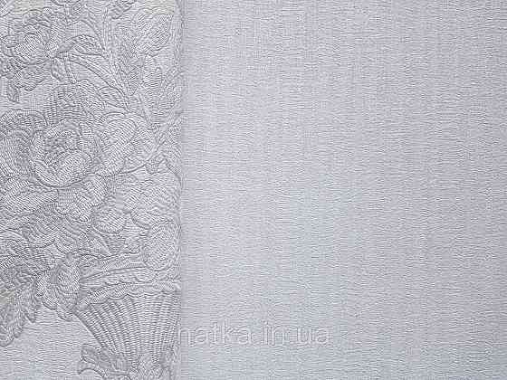 Шпалери вінілові на флізеліні AdaWall Seyyah1.06х10 однотонні смуги структурні біло-сірі з глянцем Київ