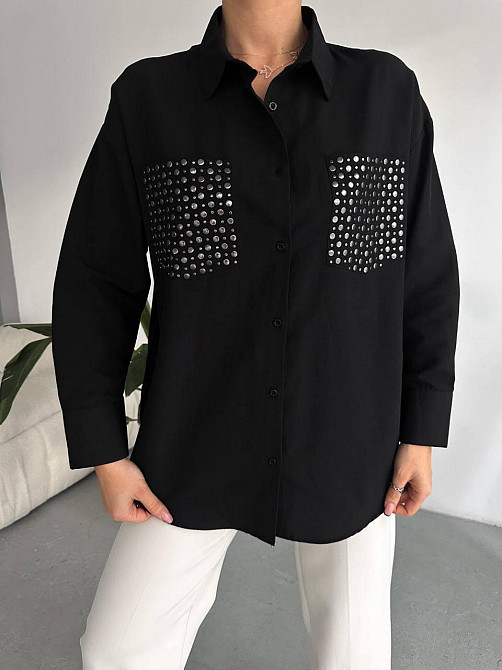 Женская базовая оверсайз рубашка с декором на карманах 65% коттон и 35% полиэстер Одесса - изображение 1