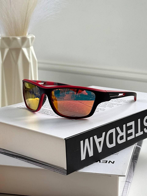 Стильні Чоловічі спортивні окуляри POLARIZED з пластиковою оправою на середнє обличчя Київ - фото 3