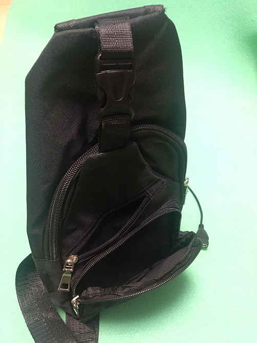 Мужская сумка тактическая через плечо черная - размер сумки 30*20см, 4 кармана, с USB шнуром в комплекте Киев - изображение 5