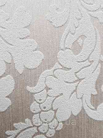 Текстильні шпалери на флізеліновій основі Da capo RaschTextil 085814 вензелі завитки молочні на золотистому Київ