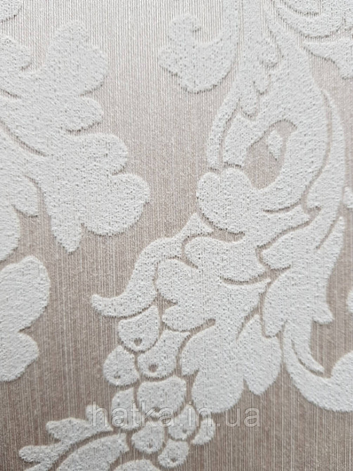 Текстильні шпалери на флізеліновій основі Da capo RaschTextil 085814 вензелі завитки молочні на золотистому Київ - фото 1