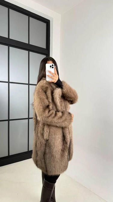 Женская шуба объемного кроя с классическим воротником из искусственного меха Мокко, 44 Одесса - изображение 2