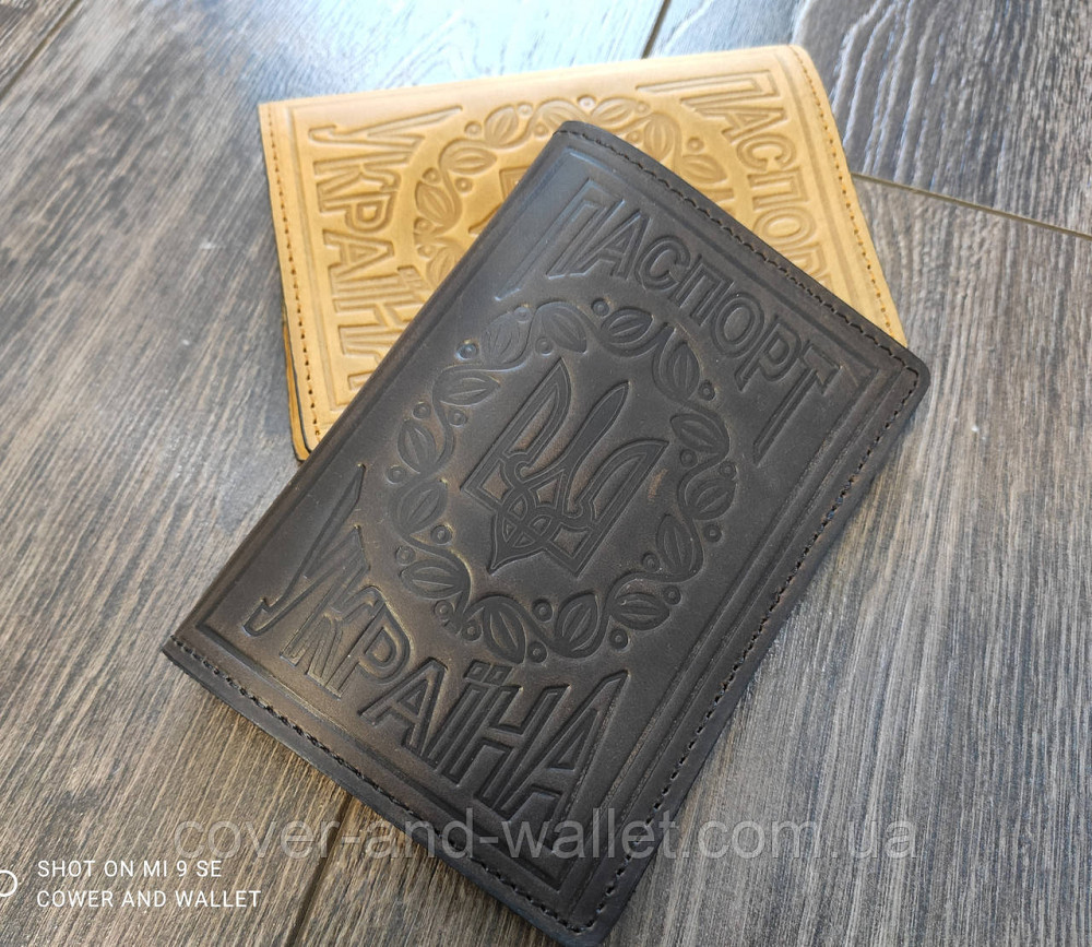 Вінтажна шкіряна обкладинка на паспорт з гербом України коричневого кольору ST Київ - фото 1