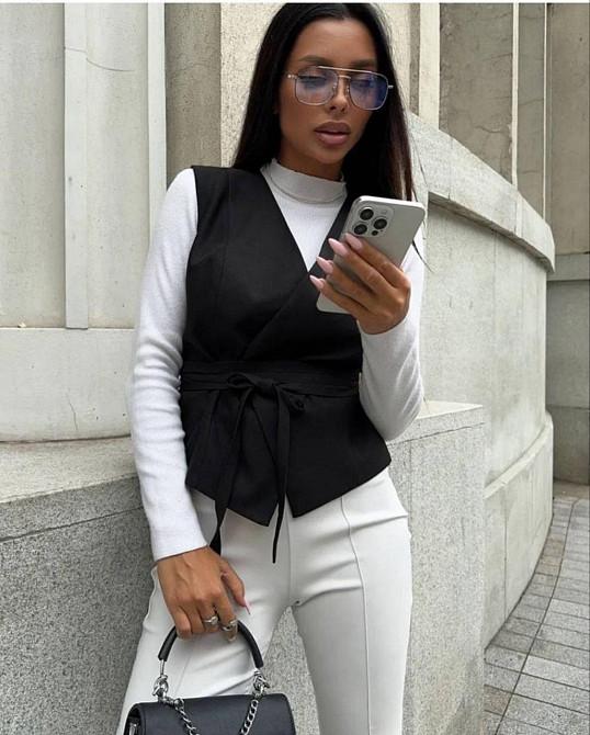 Жіноча базова жилетка на запах з поясом костюмка Одеса - фото 5