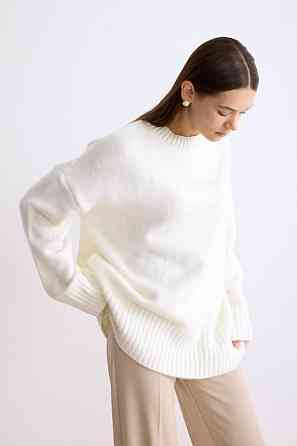 Жіночий затишний оверсайз светр машинне в'язання Молочний Одеса