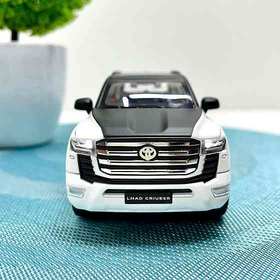 Машина Автосвіт Toyota Land Cruiser 300 інерційна масштаб 1:32 відчиняються двері капот багажник 15 см Біла (AP-2088) Чернігів