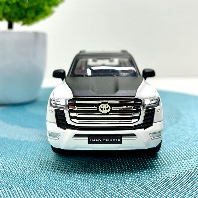 Машина Автосвіт Toyota Land Cruiser 300 інерційна масштаб 1:32 відчиняються двері капот багажник 15 см Біла (AP-2088) Чернігів - фото 6