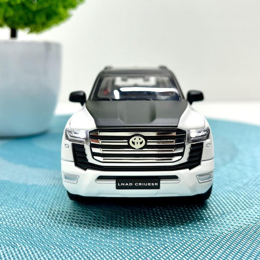 Машина Автосвіт Toyota Land Cruiser 300 інерційна масштаб 1:32 відчиняються двері капот багажник 15 см Біла (AP-2088) Чернігів - фото 6
