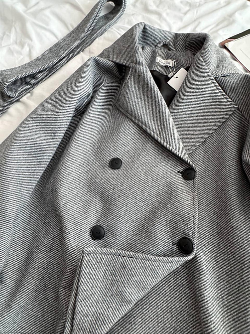 Женское трендовое пальто с двубортной застежкой на пуговицы и поясом Серый Одесса - изображение 10