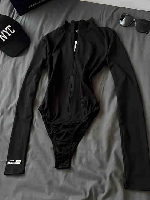 Жіночий стильний базовий боді з ніжного мікродайвінгу. Чорний Одеса - фото 3