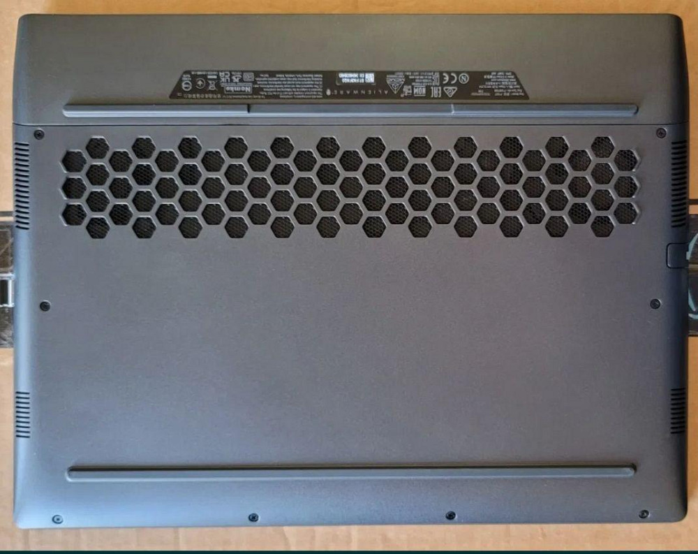 Ноутбук Alienware m15 r7. RTX3070Ti, i7-12700, 16Gb, 512Gb, FullHD IPS 15.6