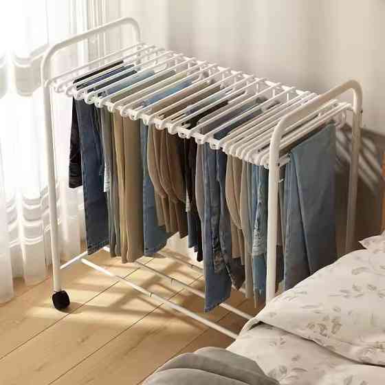 Вешалка для одежды штанов и юбок на 22 пары напольная,на колесах передвижная с полкой для обуви белая Каменец-Подольский