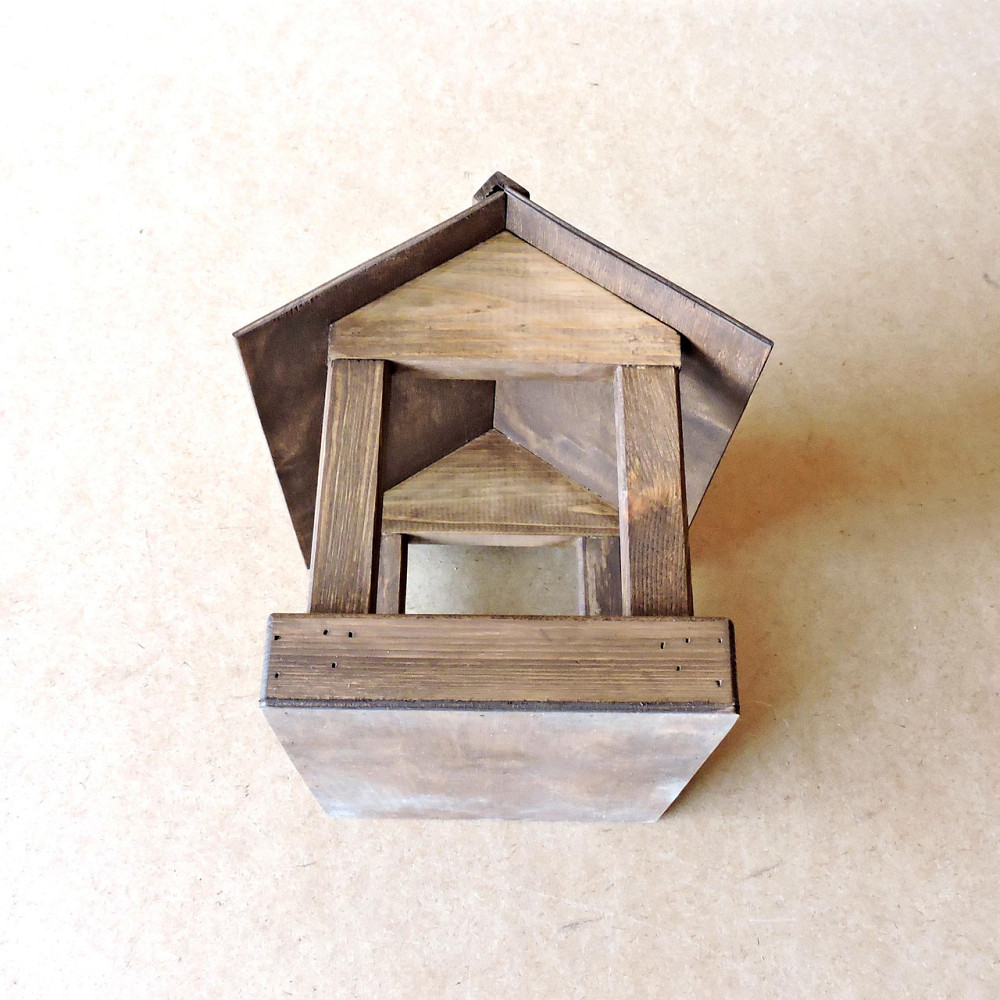 Кормушка садовая для птиц 