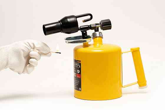 Лампа паяльна бензинова MASTERTOOL 2.0 л 1100 °C 32 мм 1200 г/год 0.25 МПа 44-5220 Рівне