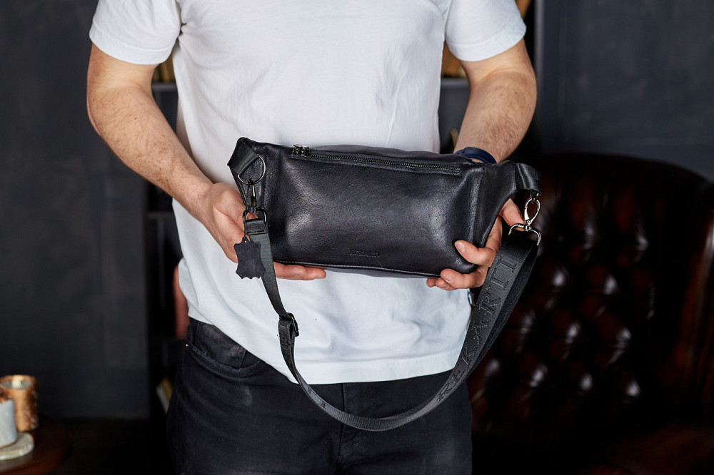 Стильная мужская бананка из натуральной гладкой кожи 14х25х10, нагрудная сумка для телефона NM-50358 черная Каменское - изображение 5