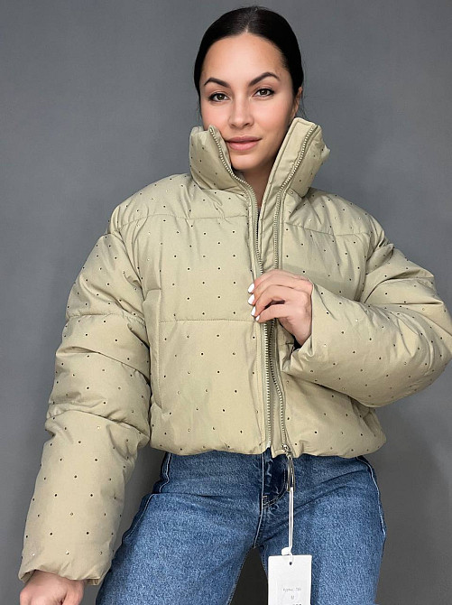 Куртка женская Haiziyuan 7165 укороченная пуффер с россыпью камешков демисезонная без капюшона оверсайз бежевая, бежевый, L Киев - изображение 16