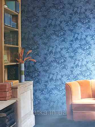 Шпалери флізелінові еко Casadeco Five o'clock 0.53х10 м блакитні квіти, пальми, листя на синьому під тканина гобелен Київ